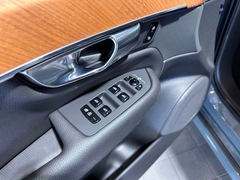 Used 2021 Volvo XC90 T8 Inscription Expression w/ Climate Package image 12