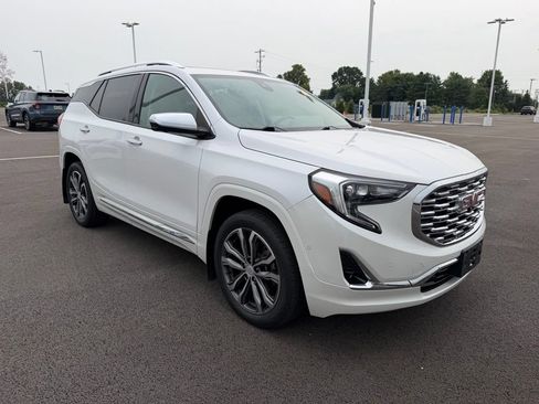 Used 2020 GMC Terrain Denali w/ GMC Pro Grade Package AWD/4WD image 3