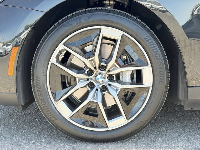 Used 2026 BMW i5 eDrive40 w/ Premium Package RWD image 11