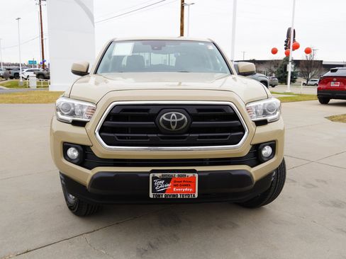 Certified 2018 Toyota Tacoma SR5 image 4