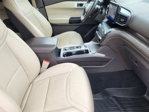 Used 2020 Ford Explorer Platinum AWD/4WD image 11