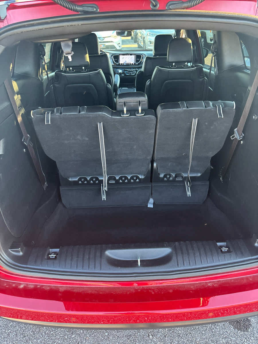 Used 2025 Chrysler Pacifica Limited FWD image 21