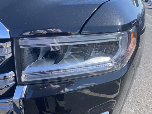 Used 2023 GMC Acadia SLE w/ Driver Convenience Package image 10