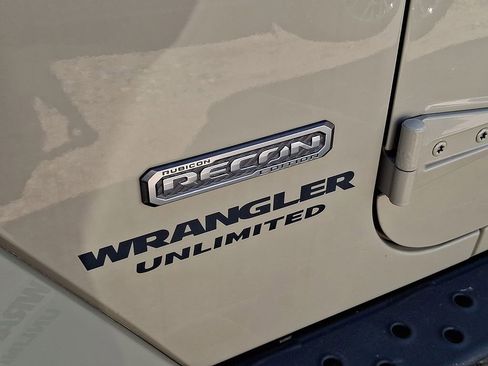 Used 2017 Jeep Wrangler Unlimited Rubicon AWD/4WD image 11