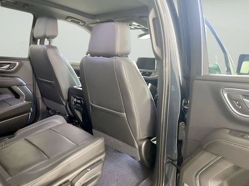 Used 2021 Chevrolet Tahoe Z71 w/ Z71 Signature Package AWD/4WD image 32