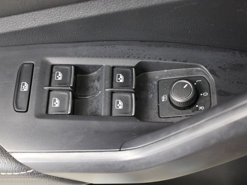 Used 2024 Volkswagen Jetta SE FWD image 17
