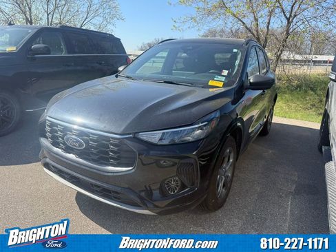 Certified 2024 Ford Escape ST-Line w/ Tech Pack #1 AWD/4WD image 3