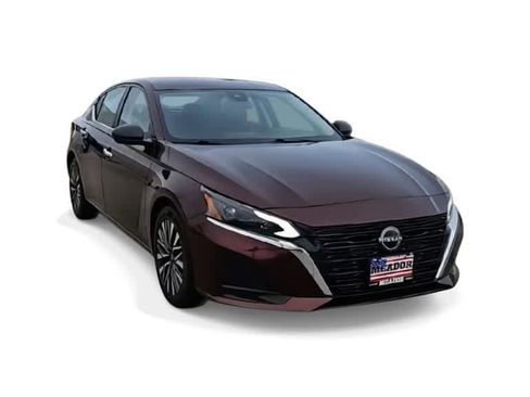 Used 2024 Nissan Altima 2.5 SV image 2