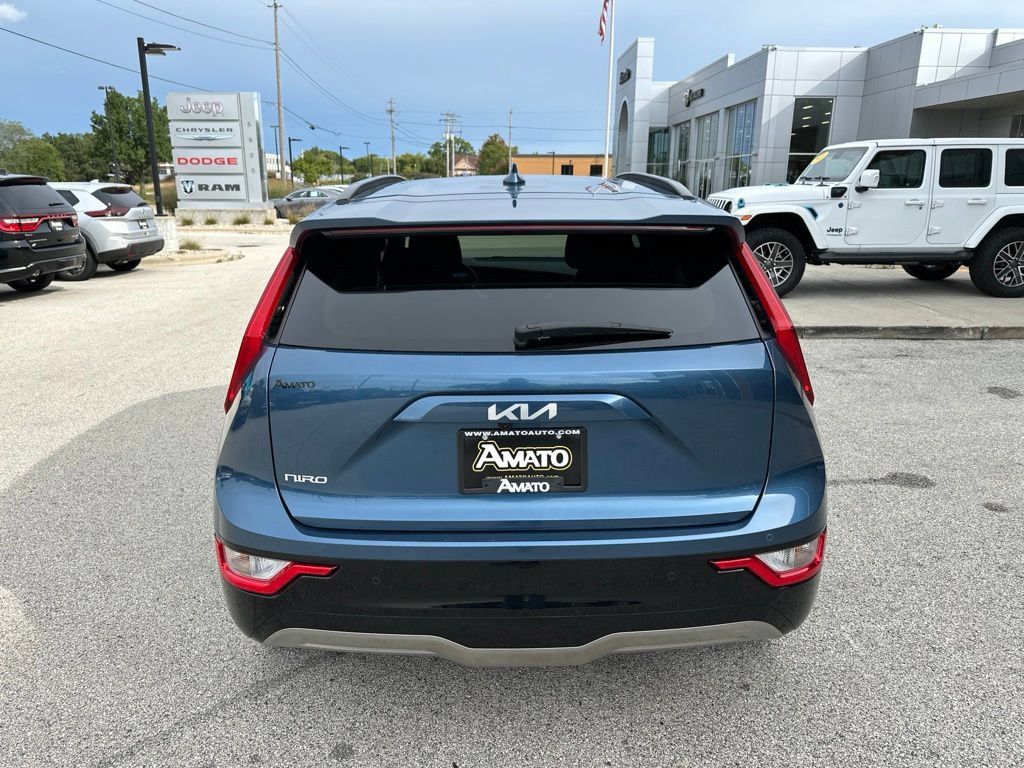 Used 2024 Kia Niro Wind w/ Wind Preserve Package FWD image 8