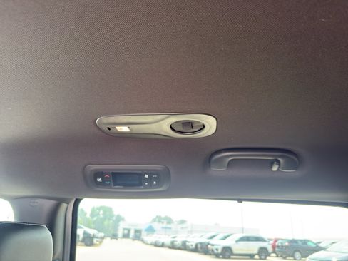 New 2026 Chrysler Pacifica Select w/ S Appearance Package FWD image 31