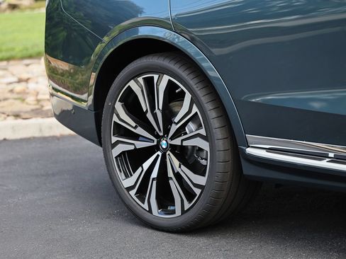 New 2027 BMW X7 xDrive40i w/ Executive Package AWD/4WD image 6