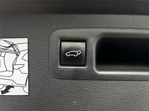 Used 2024 Toyota Highlander XLE image 35