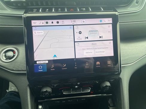 Used 2024 Jeep Grand Cherokee L Limited image 23