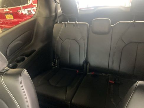 New 2026 Chrysler Pacifica Select image 9