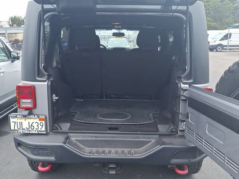 Used 2017 Jeep Wrangler Unlimited Rubicon AWD/4WD image 9