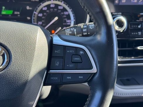 Certified 2022 Toyota Highlander Platinum image 30