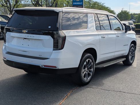 New 2026 Chevrolet Suburban LT w/ Comfort Package AWD/4WD image 9