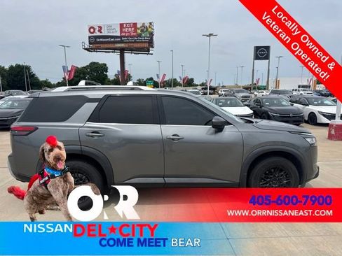 Used 2023 Nissan Pathfinder SL AWD/4WD image 6
