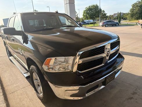 Used 2020 RAM 1500 Classic SLT w/ Luxury Group AWD/4WD image 3