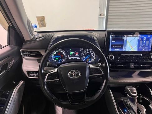 Used 2021 Toyota Highlander Limited image 21