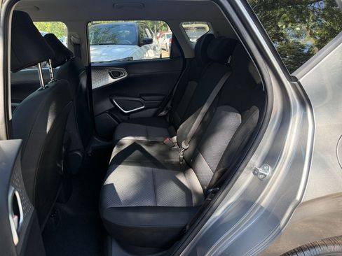 Used 2025 Kia Soul LX w/ LX Technology Package FWD image 36