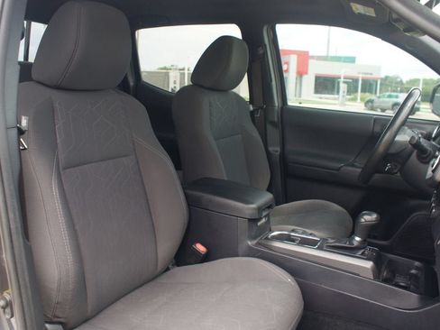 Used 2017 Toyota Tacoma TRD Sport RWD image 23