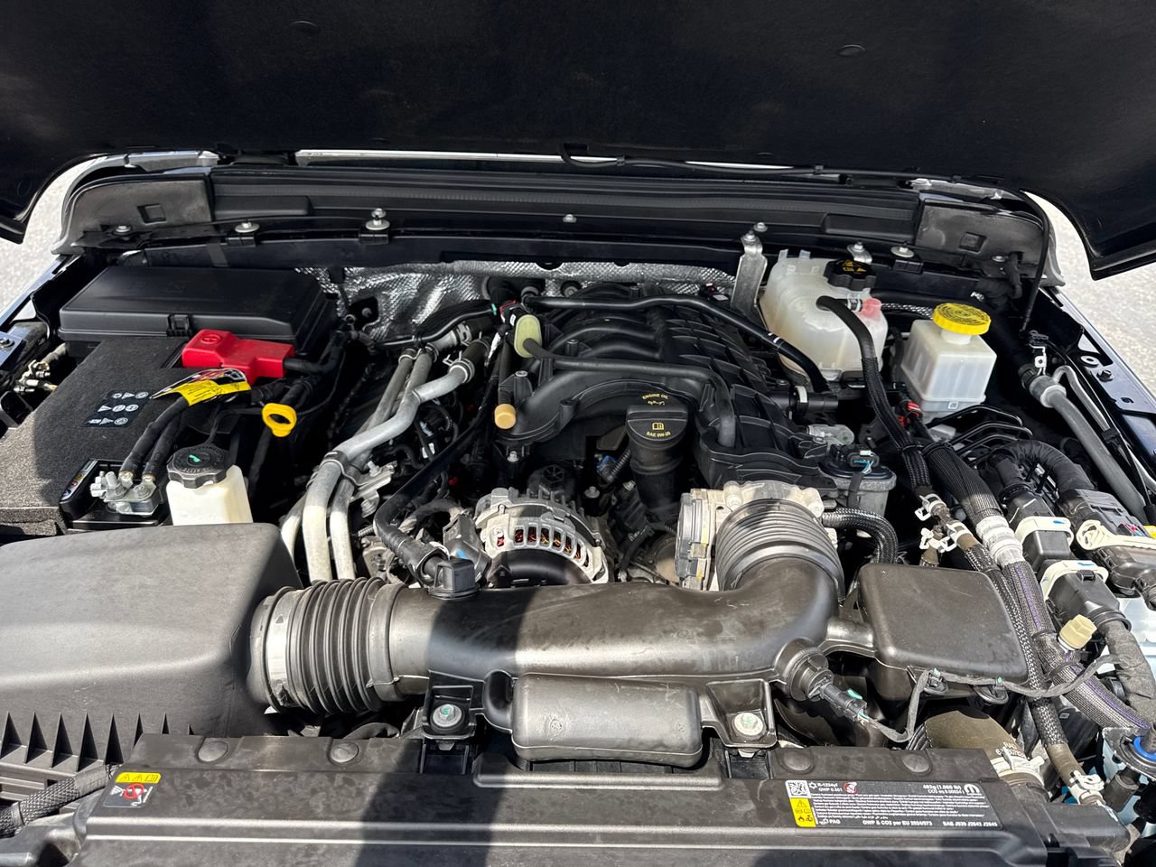 Certified 2025 Jeep Gladiator Sport AWD/4WD image 11