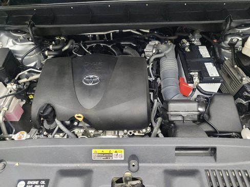 Used 2022 Toyota Highlander XLE FWD image 30