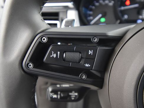 Used 2025 Porsche Macan image 31