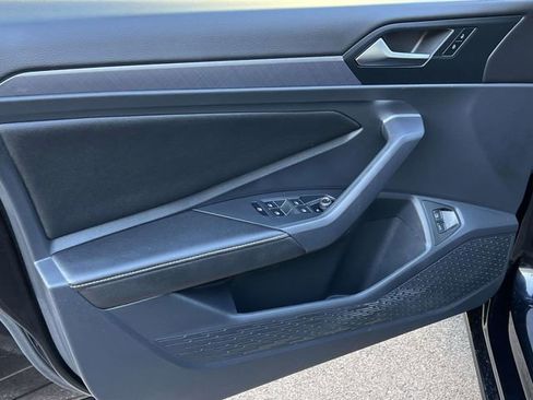 Certified 2023 Volkswagen Jetta SE w/ Panoramic Sunroof Package FWD image 17