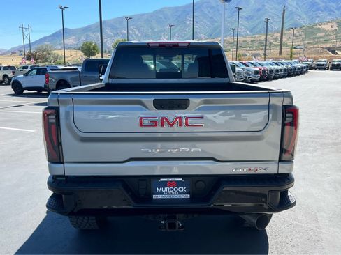 Used 2025 GMC Sierra 2500 AT4X AWD/4WD image 9