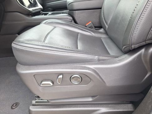 Used 2025 GMC Yukon XL Denali image 31