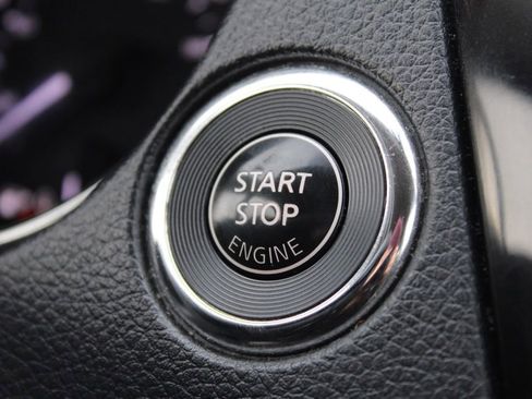 Used 2016 Nissan Rogue SV image 28