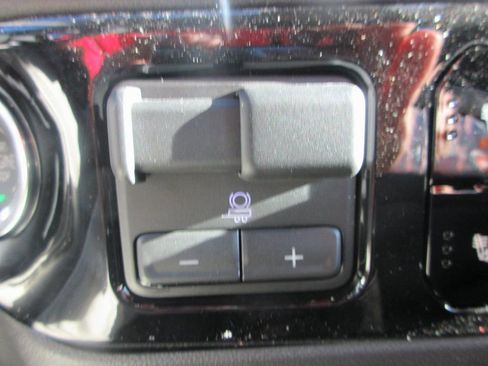 New 2026 GMC Sierra 1500 SLE w/ X31 Off-Road Package image 19