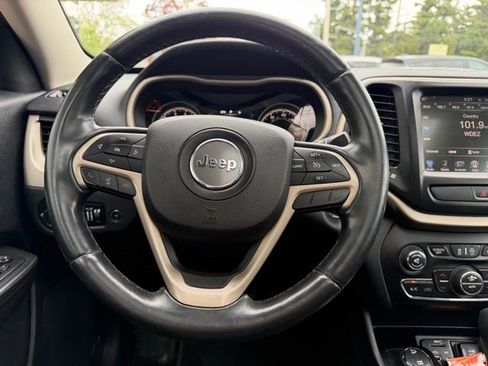 Used 2016 Jeep Cherokee 75th Anniversary AWD/4WD image 21