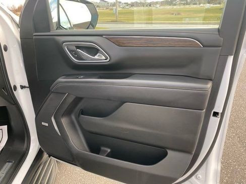 Used 2023 Chevrolet Suburban Premier image 24