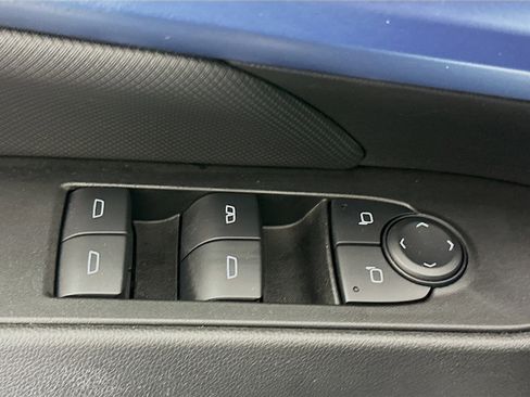 Used 2025 Chevrolet Equinox EV LT w/ Convenience Package FWD image 15