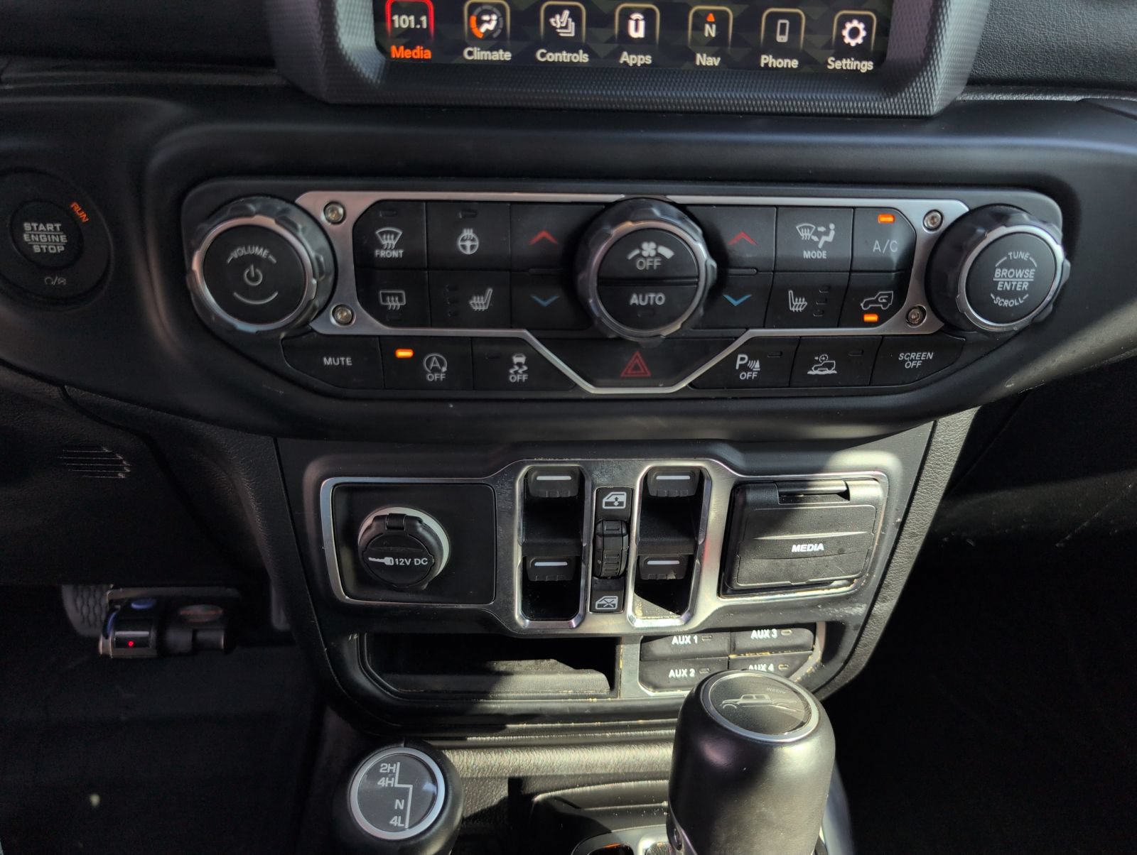 Used 2020 Jeep Gladiator Overland AWD/4WD image 14
