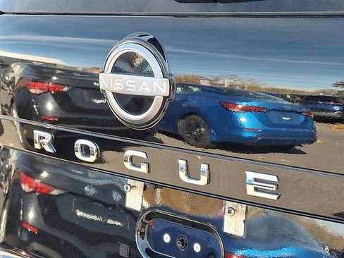 Used 2022 Nissan Rogue SV image 30