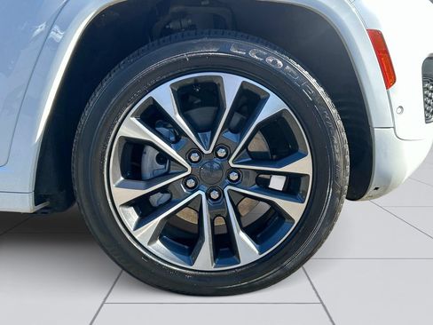 Used 2023 Jeep Grand Cherokee Overland w/ Advanced Protech Group III AWD/4WD image 11