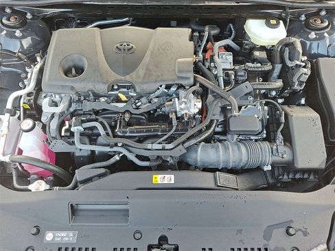Used 2025 Toyota Camry SE image 29