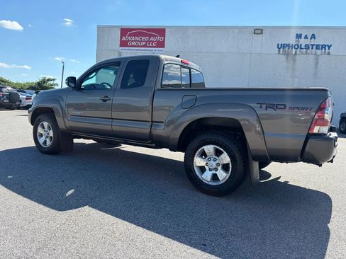 Used 2014 Toyota Tacoma 4x4 Access Cab V6 w/ TRD Sport Package image 8