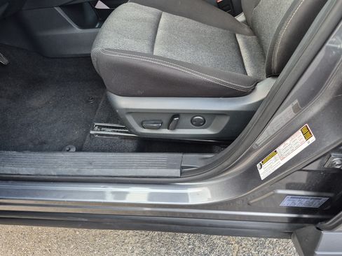Used 2024 Nissan Rogue SV AWD/4WD image 12