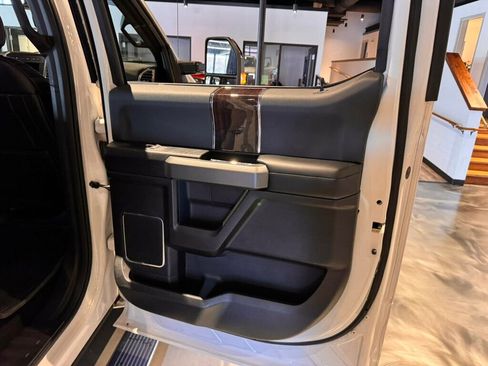 Used 2017 Ford F250 Platinum w/ Platinum Ultimate Package image 23