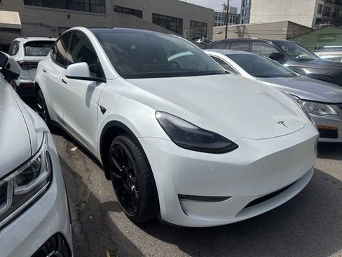 Used 2023 Tesla Model Y Long Range AWD/4WD image 5