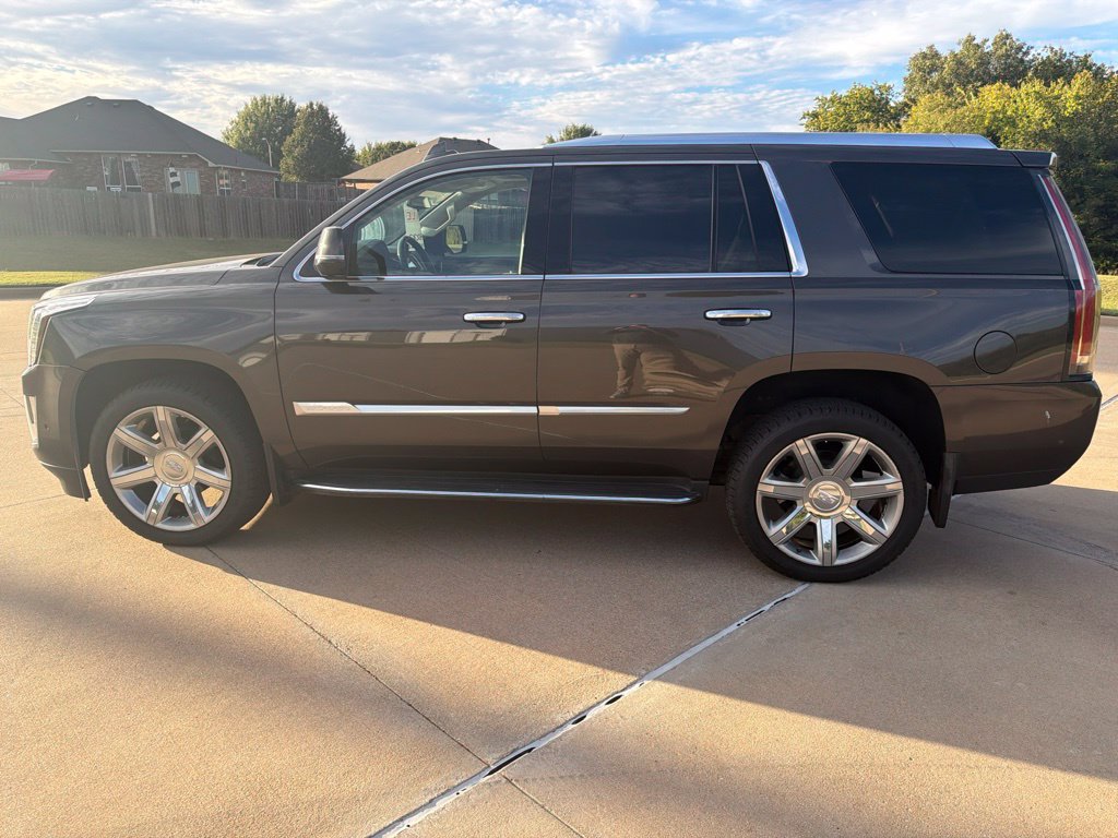 Used 2020 Cadillac Escalade Luxury AWD/4WD image 16