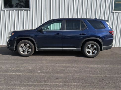 Used 2025 Honda Pilot EX-L image 2
