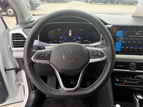 New 2026 Volkswagen Taos SE image 14