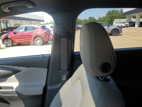 New 2025 Buick Envista Avenir image 12