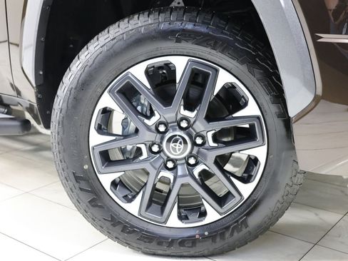Used 2023 Toyota Tundra Limited AWD/4WD image 13